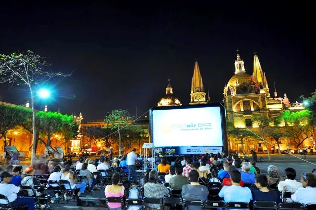 Cinéma en plein air à Saint-Maximin-la-Sainte-Baume : les soirées ciné-toile à ne pas manquer en 2026