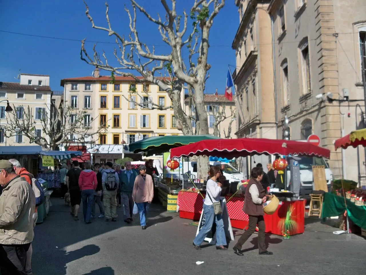Marché de carces : découverte des saveurs locales en 2026